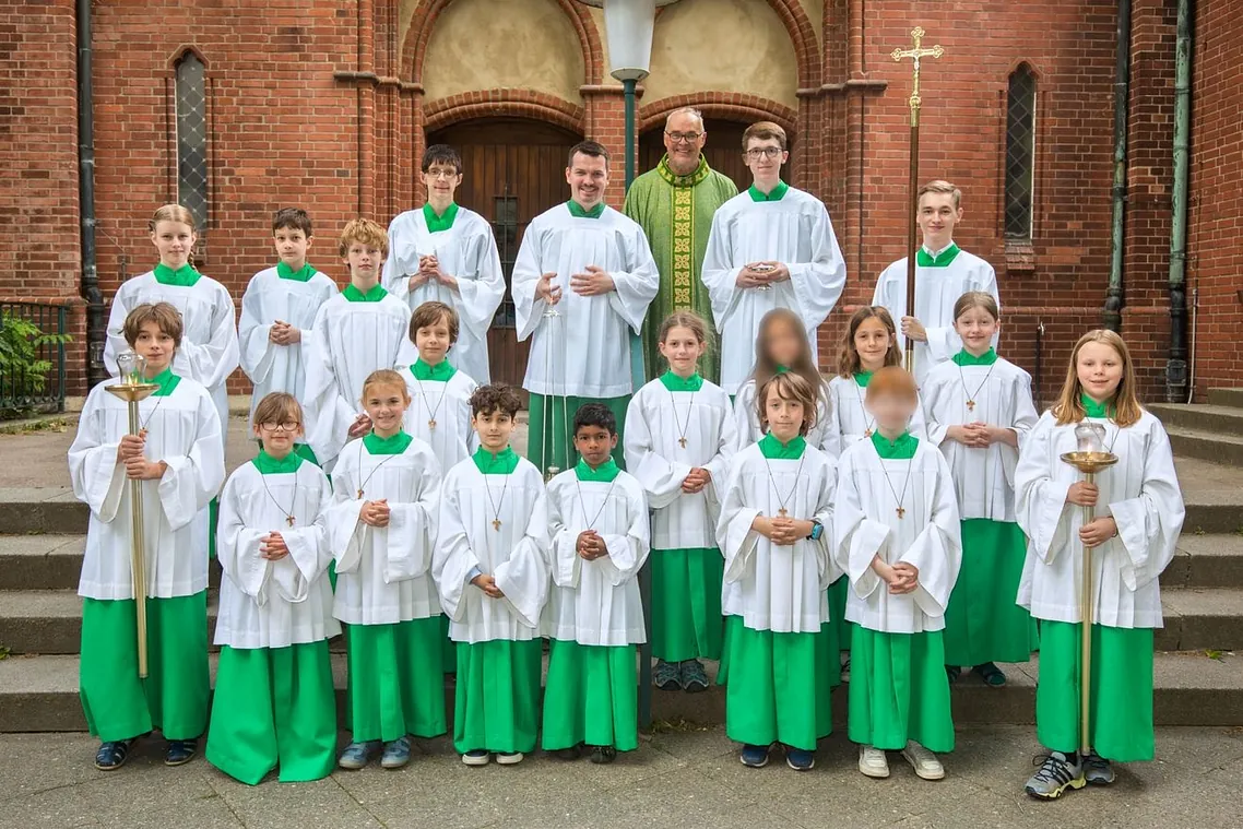 Gruppenbild nach der Ministranten-Einführung 2023